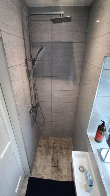 Cntrl Reading Modernized 3 Bedroom House Εξωτερικό φωτογραφία